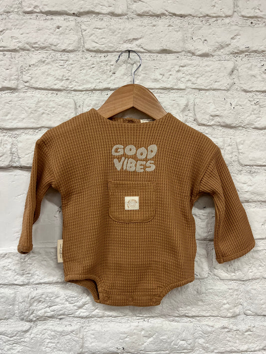 LONGSLEEVE ROMPER "GOOD VIBES"